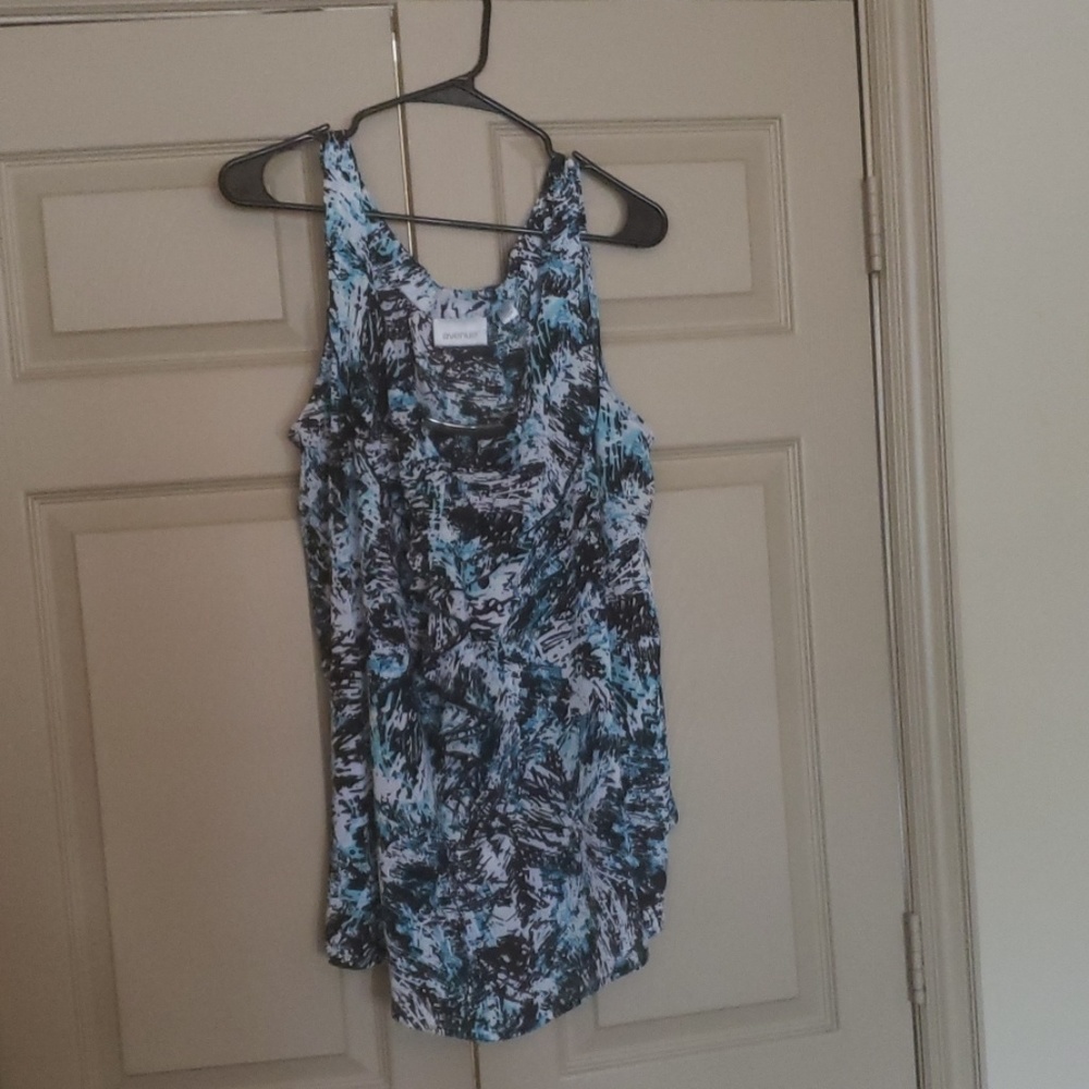 Gorgeous tank with neck detail